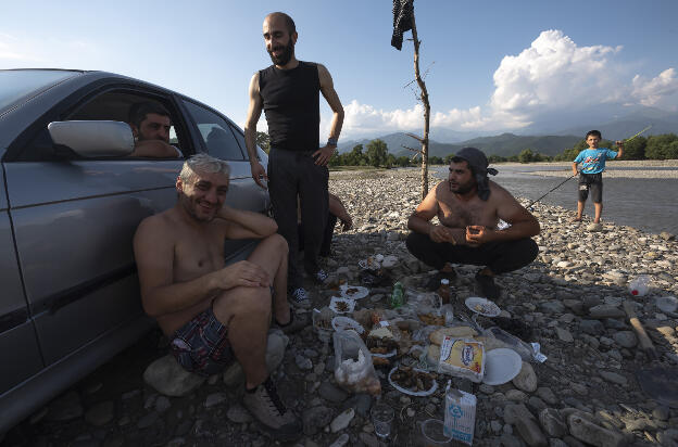 Parna, Sura, Ilya with friends, chilling near Alazani river