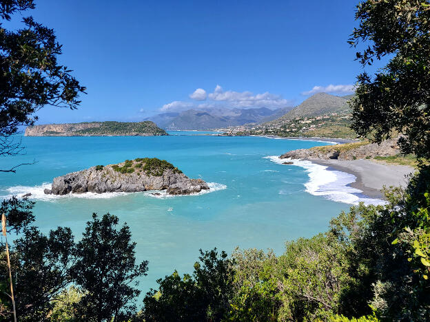 View along coast near Spiaggia dell'Arcomagno 