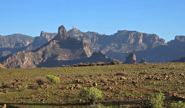 On the way towards the Valley of Tears, Gran Canaria: View to Roque Bentayga and Roque Nublo