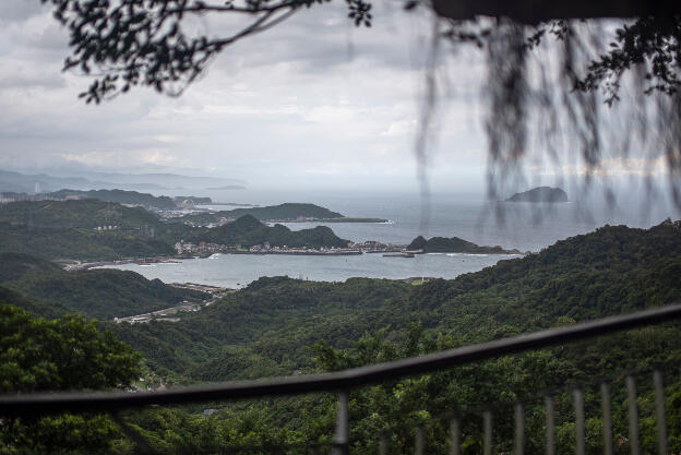 Jiufen, Taiwan: View over coast line