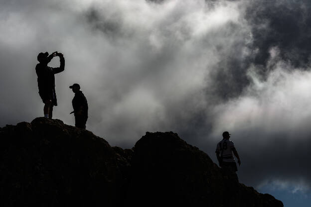 People on Pico de las Nieves