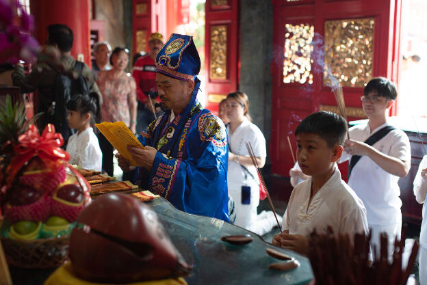 Sun-Moon Lake, Taiwan: Ceremony at Wenwu Temple