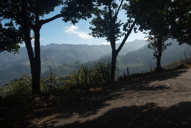 Dahu, Taiwan: Winding roads up to Malabang Shan trailhead