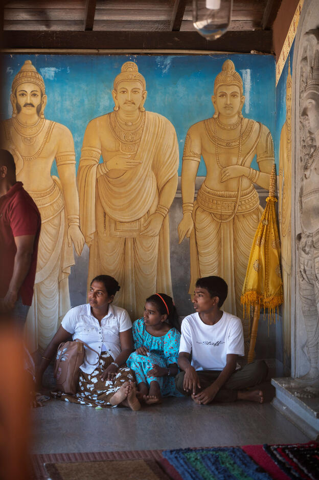 Pausing in the heat at Jethawanaramaya Stupa, Anuradhapura, Sri Lanka