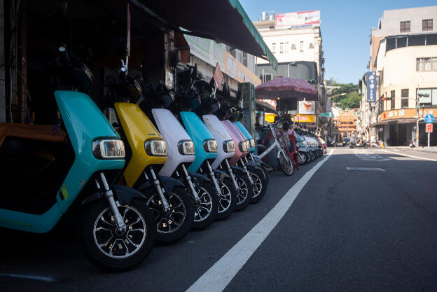 Kaohsiung, Taiwan: Scooter rental near Hamasen Station