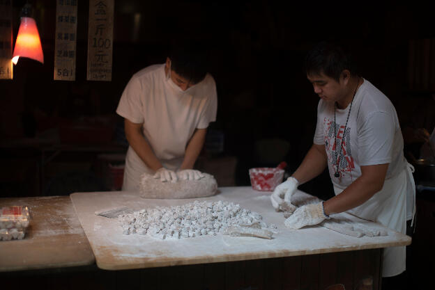 Jioufen, Taiwan: Preparing Taro balls for typical desserts