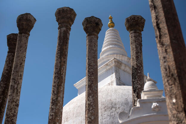 Maha Viharaya, Anuradhapura, Sri Lanka: Colums supported a wooden roof originally (230 BC)