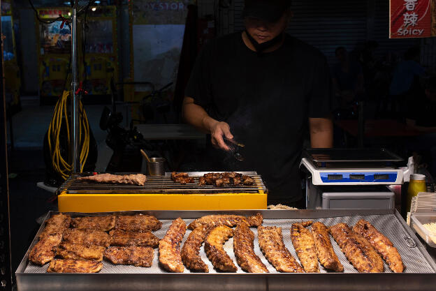 Kaohsiung, Taiwan: Night market - Pork ribs