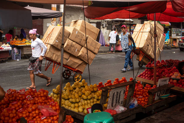 Lively streets of Binondo