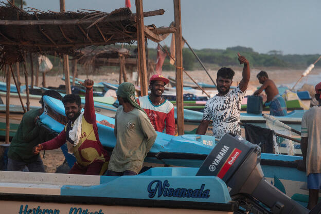 Kumpurupiddi Beach, Sri Lanka: Fishermen ready to go to the sea