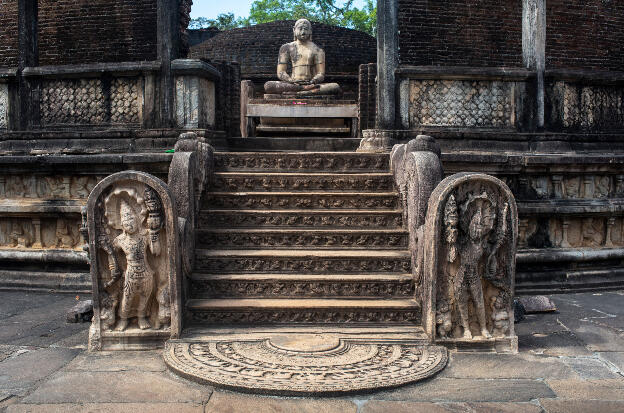 Polonnaruwa, Sri Lanka: Entrance to the Vatadage (12th century), typical building to Sri Lanka, where a Buddha statue is surrounded by a building with a wooden roof for protection