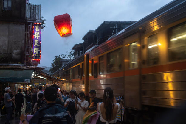 Shifen, Taiwan: Releasing sky lanterns for good luck along train line through town