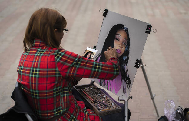 Painting portraits on Cathedral square
