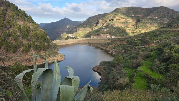 View over Presa de los Pérez